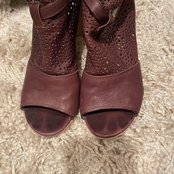 Latitude Femme Perforated Open Toe Brown Leather Strappy Ankle Booties Sz 40 - Picture 11 of 11